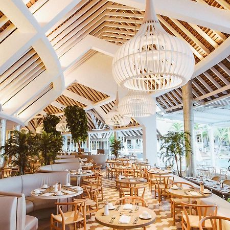 Lux* Grand Gaube Resort & Villas Экстерьер фото The interior of the restaurant