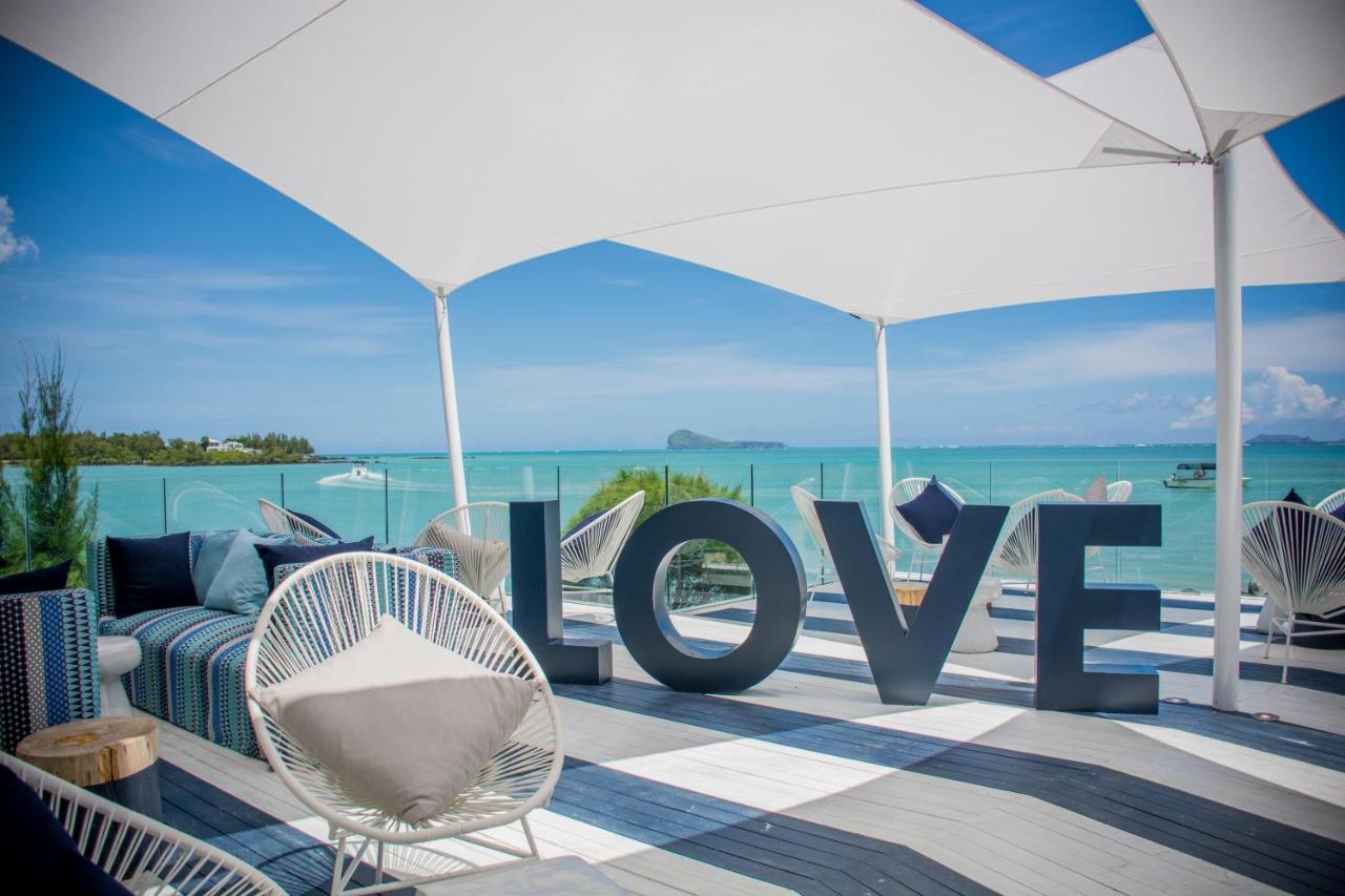 Lux* Grand Gaube Resort & Villas Экстерьер фото The rooftop bar at the hotel