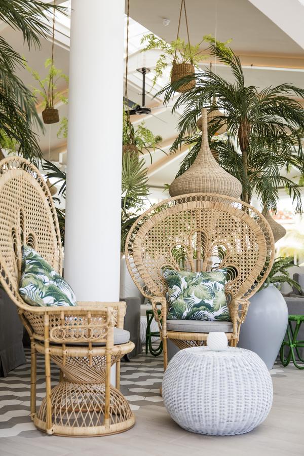 Lux* Grand Gaube Resort & Villas Экстерьер фото A pair of peacock chairs