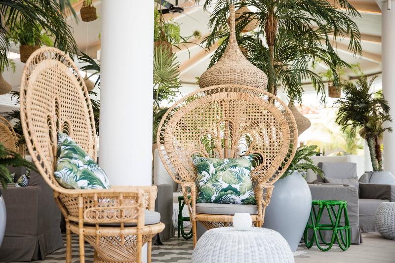 Lux* Grand Gaube Resort & Villas Экстерьер фото The interior of the hotel
