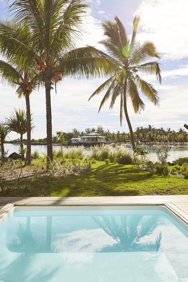 Lux* Grand Gaube Resort & Villas Экстерьер фото View of the lagoon from the hotel