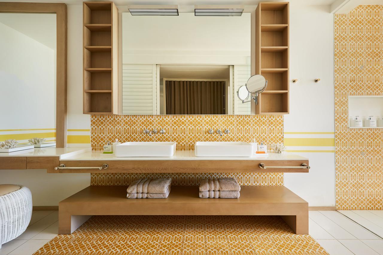 Lux* Grand Gaube Resort & Villas Экстерьер фото Bathroom with hexagonal floor tiles