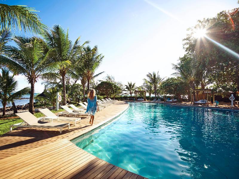 Lux* Grand Gaube Resort & Villas Экстерьер фото The pool at the resort